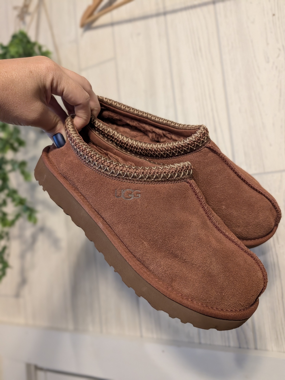 UGG Women’s Red jasper Suede Slip-On Clog 9 - Picture 1 of 5